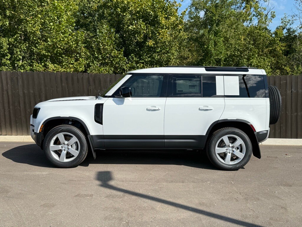 2025 Land Rover Defender 110 S photo 2