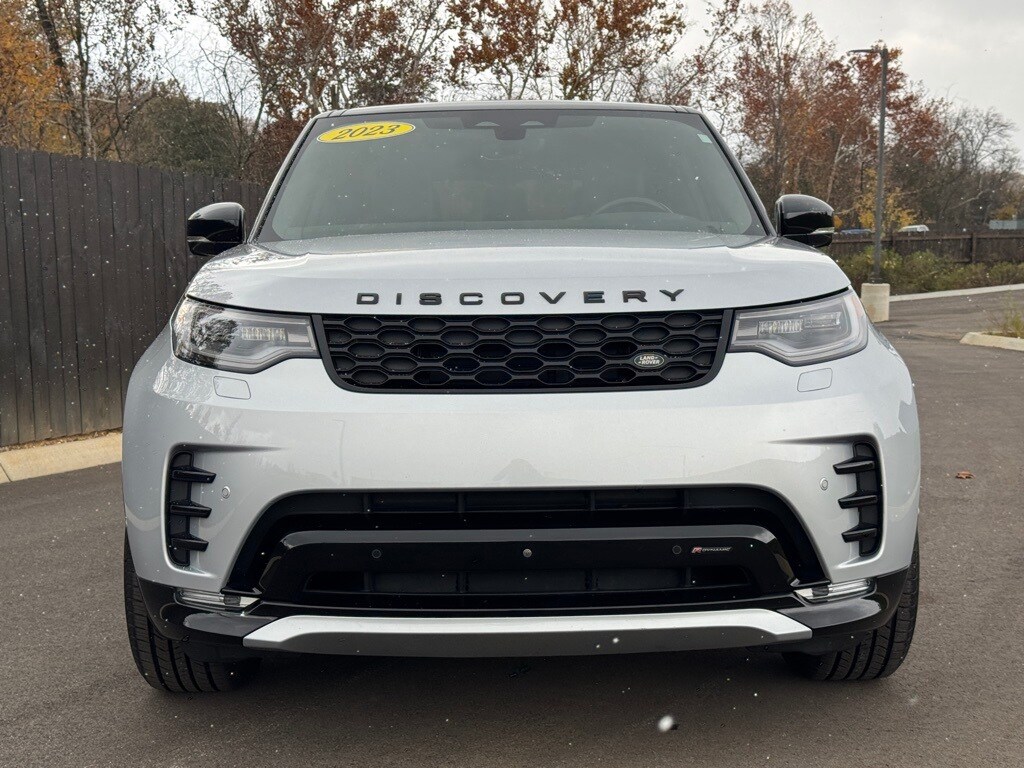 2023 Land Rover Discovery S R-Dynamic photo 3