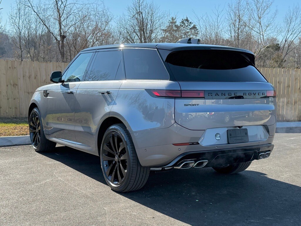 2025 Land Rover Range Rover Sport SE photo 3