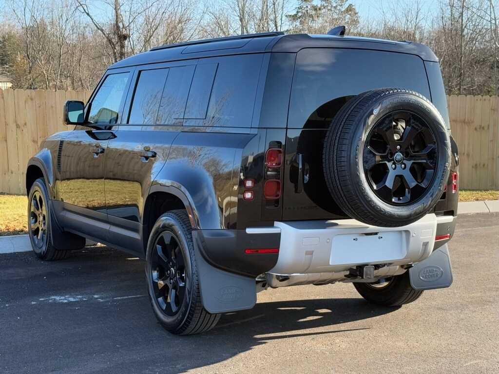 2025 Land Rover Defender 110 S photo 3