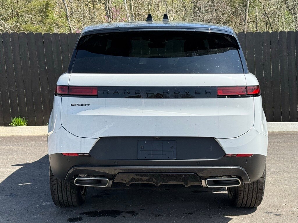 2025 Land Rover Range Rover Sport SE photo 3