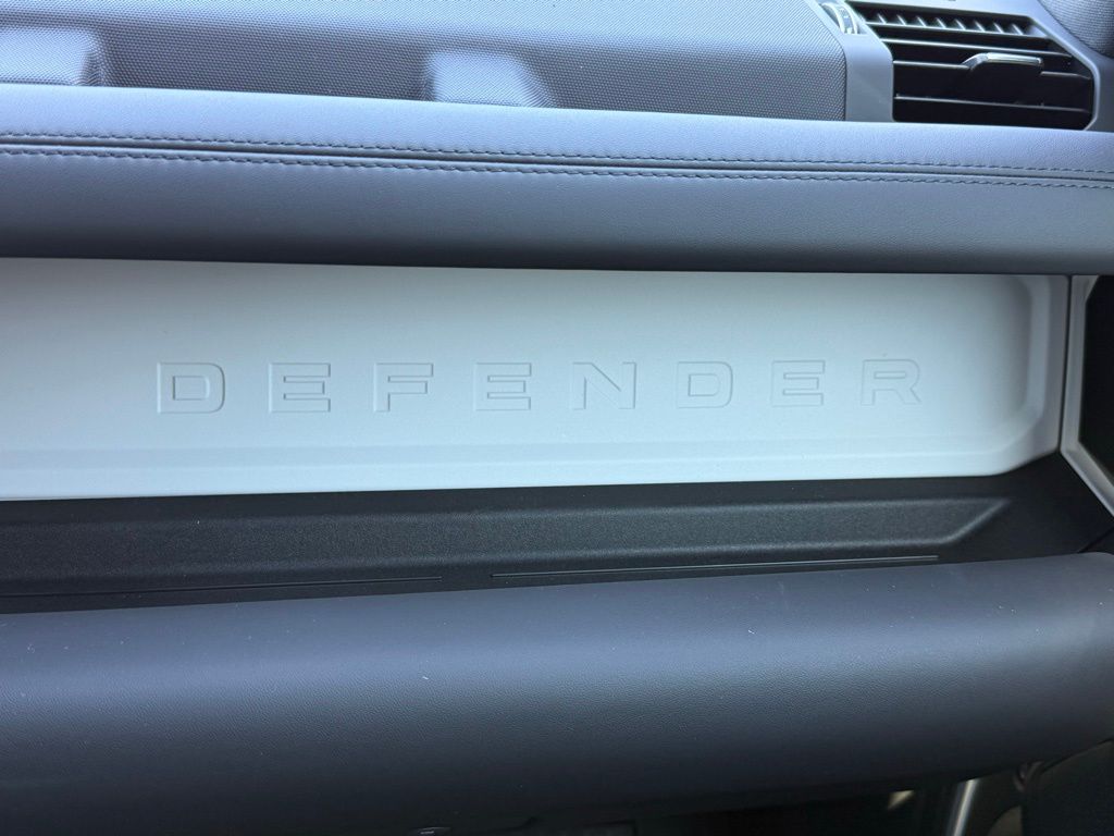 2026 Land Rover Defender X-Dynamic SE - Photo 29