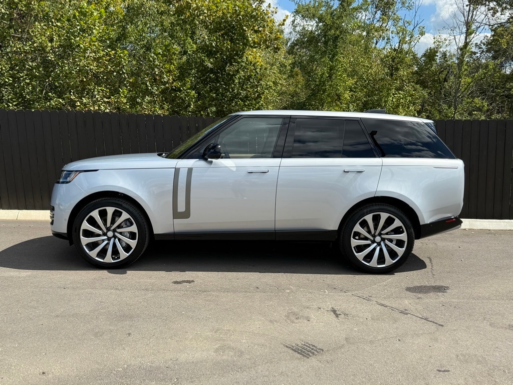 New 2025 Land Rover Range Rover SE 530PS SUV