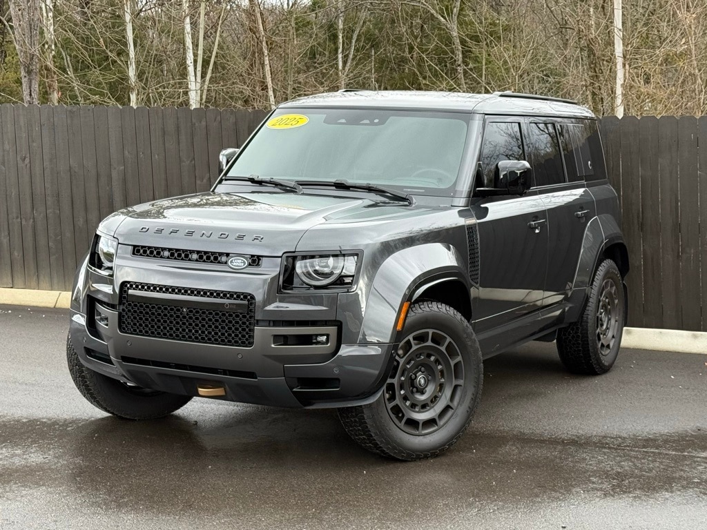 2025 Land Rover Defender Octa Edition One's photo