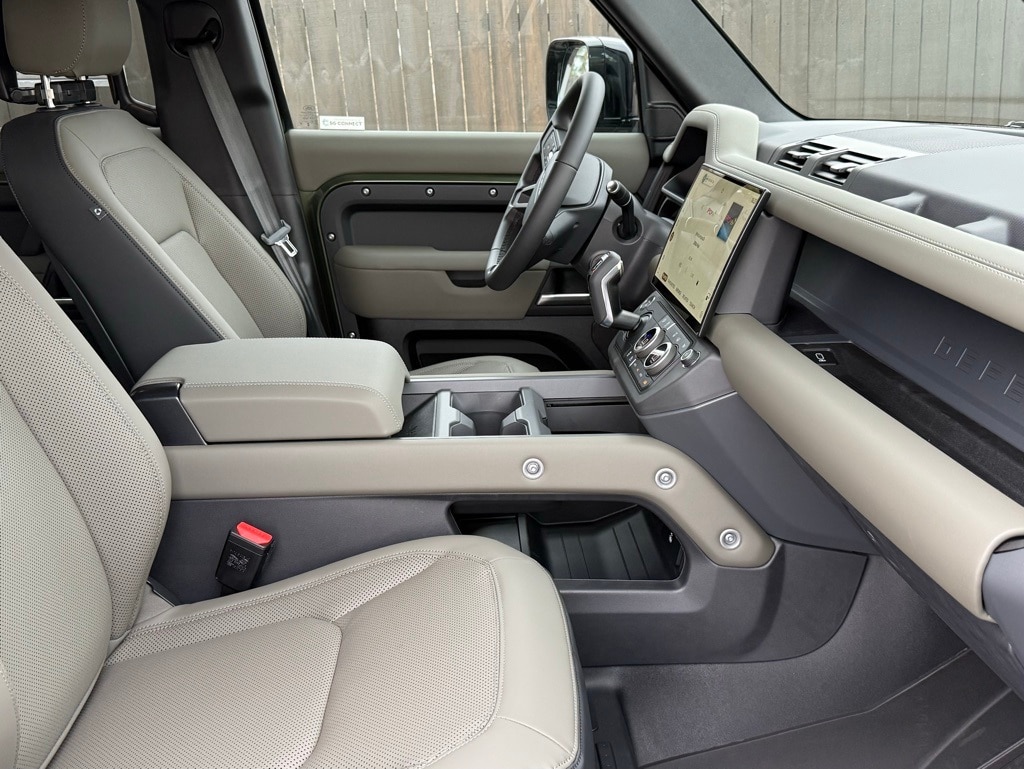 2026 Land Rover Defender X-Dynamic SE - Photo 12