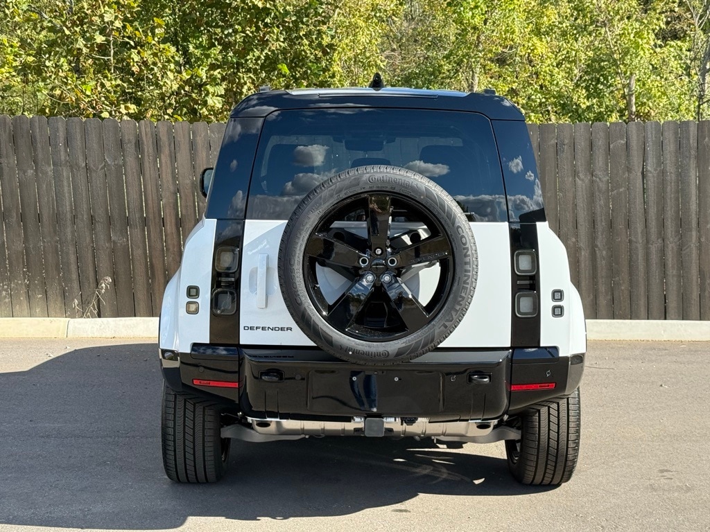 New 2026 Land Rover Defender 110 400PS X-Dynamic SE SUV