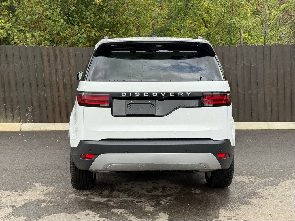 2025 Land Rover Discovery S photo 2