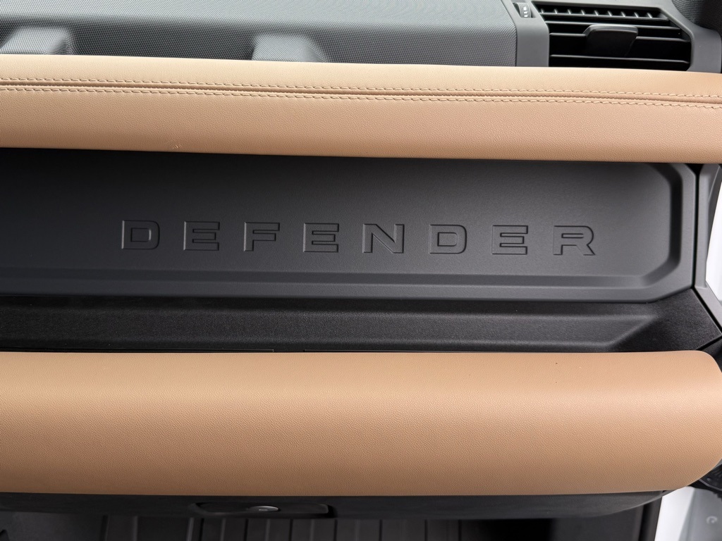 2026 Land Rover Defender X-Dynamic SE - Photo 18