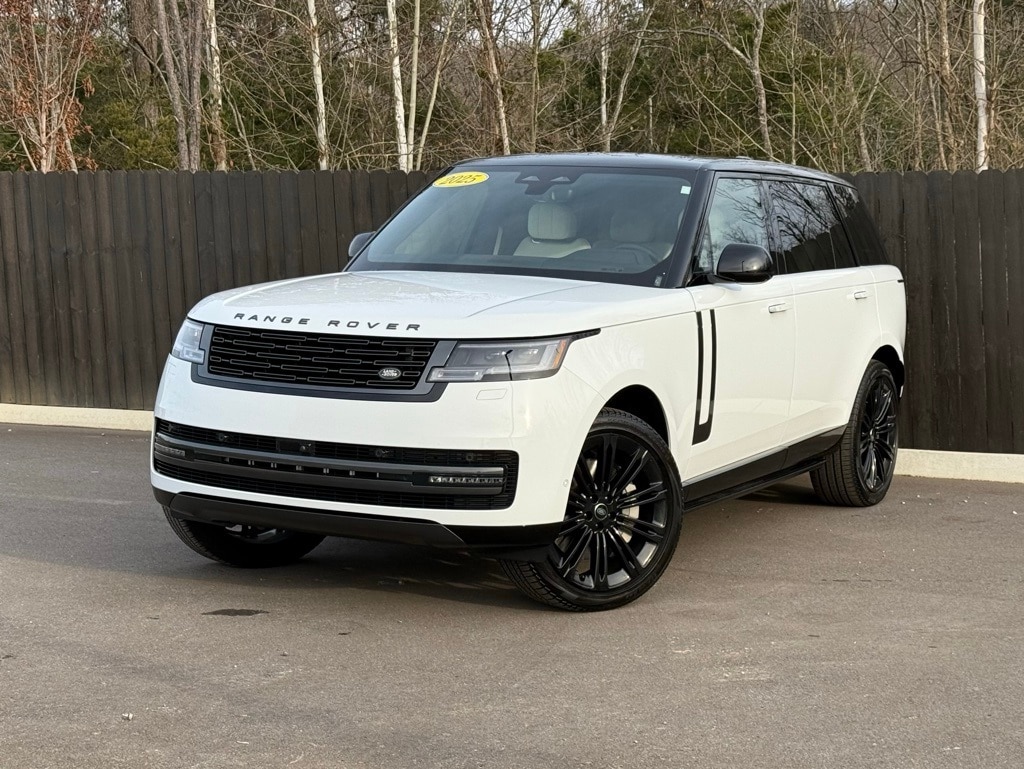 2025 Land Rover Range Rover SE's photo