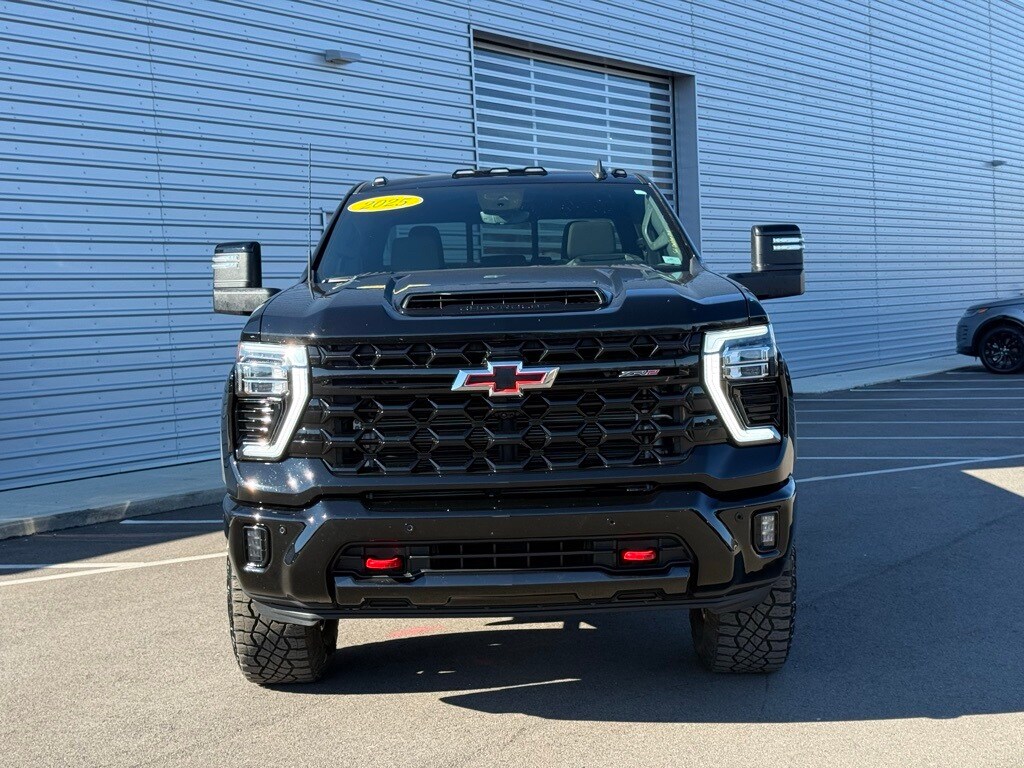 2025 Chevrolet Silverado 2500HD ZR2 photo 2