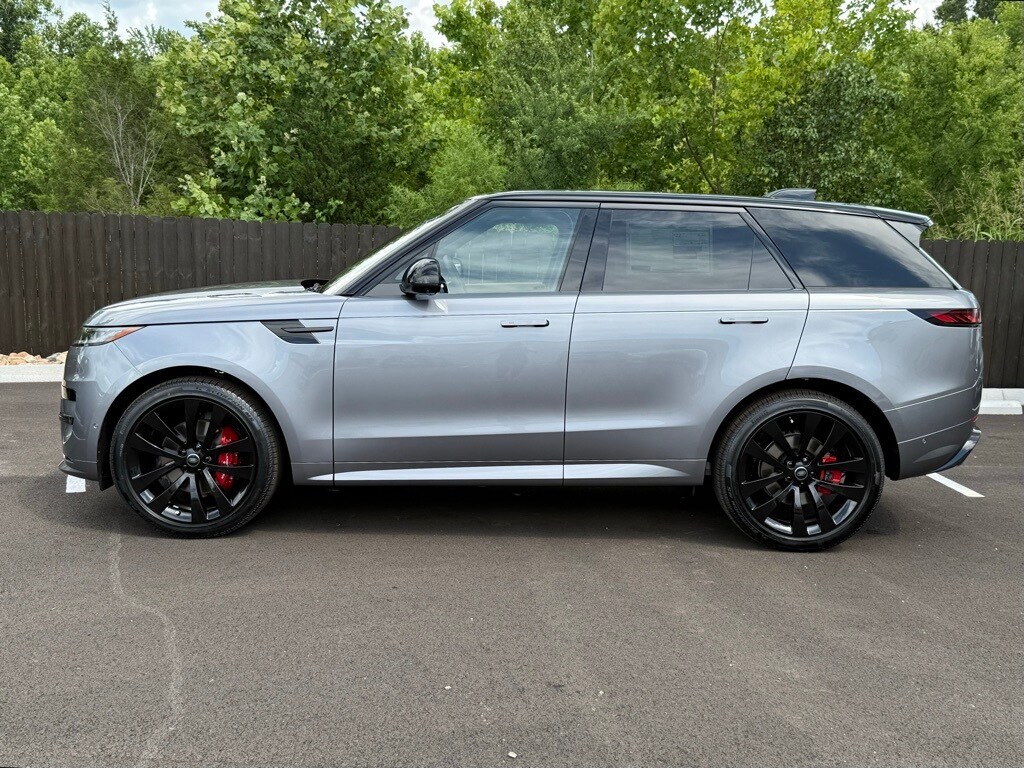 2025 Land Rover Range Rover Sport SE photo 2