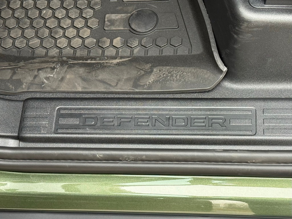 2026 Land Rover Defender X-Dynamic SE - Photo 14