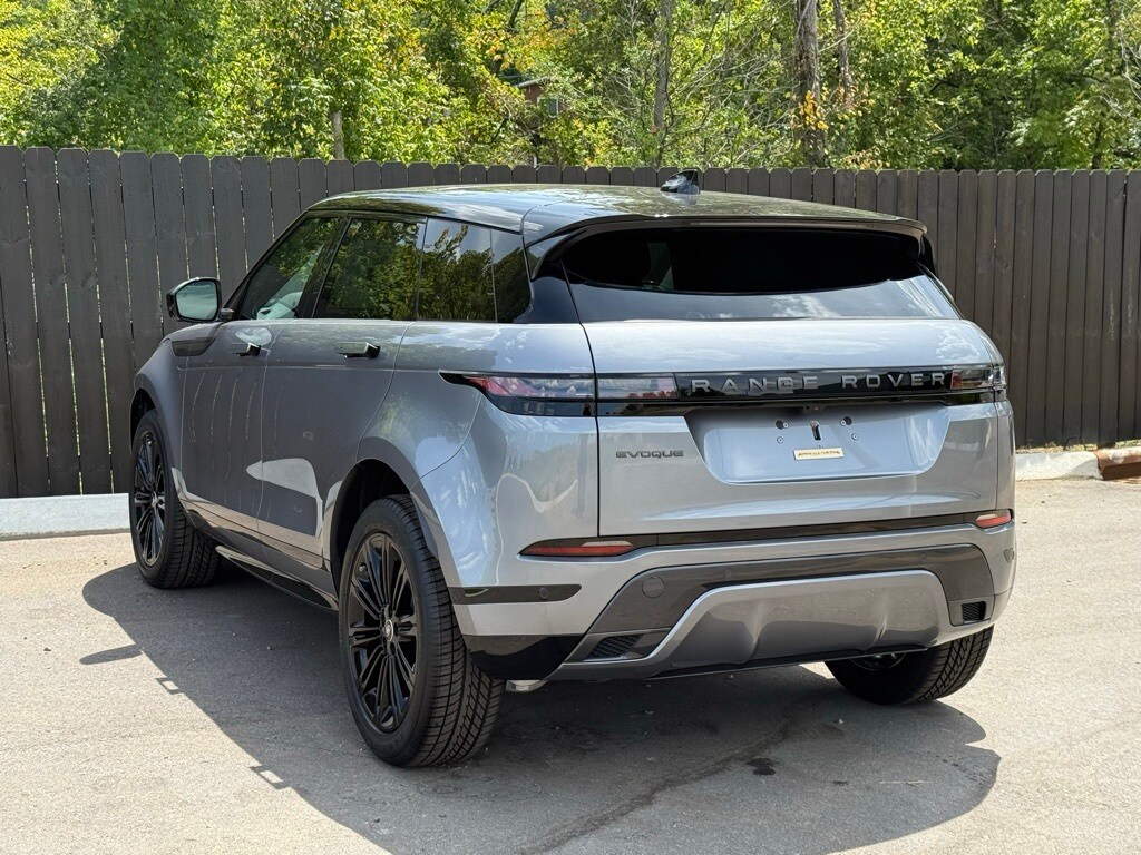 2026 Land Rover Range Rover Evoque Dynamic SE photo 3