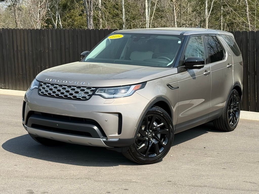 2025 Land Rover Discovery P300 S's photo