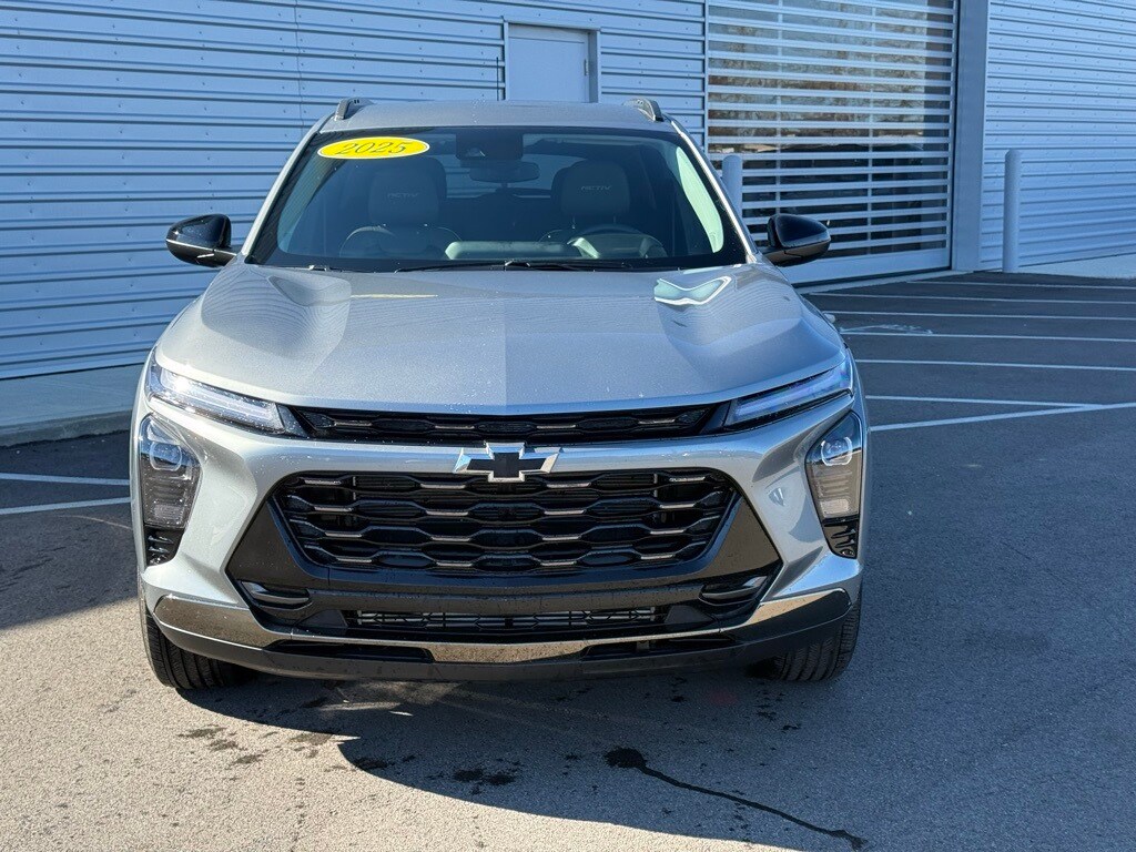 2025 Chevrolet Trax ACTIV photo 2