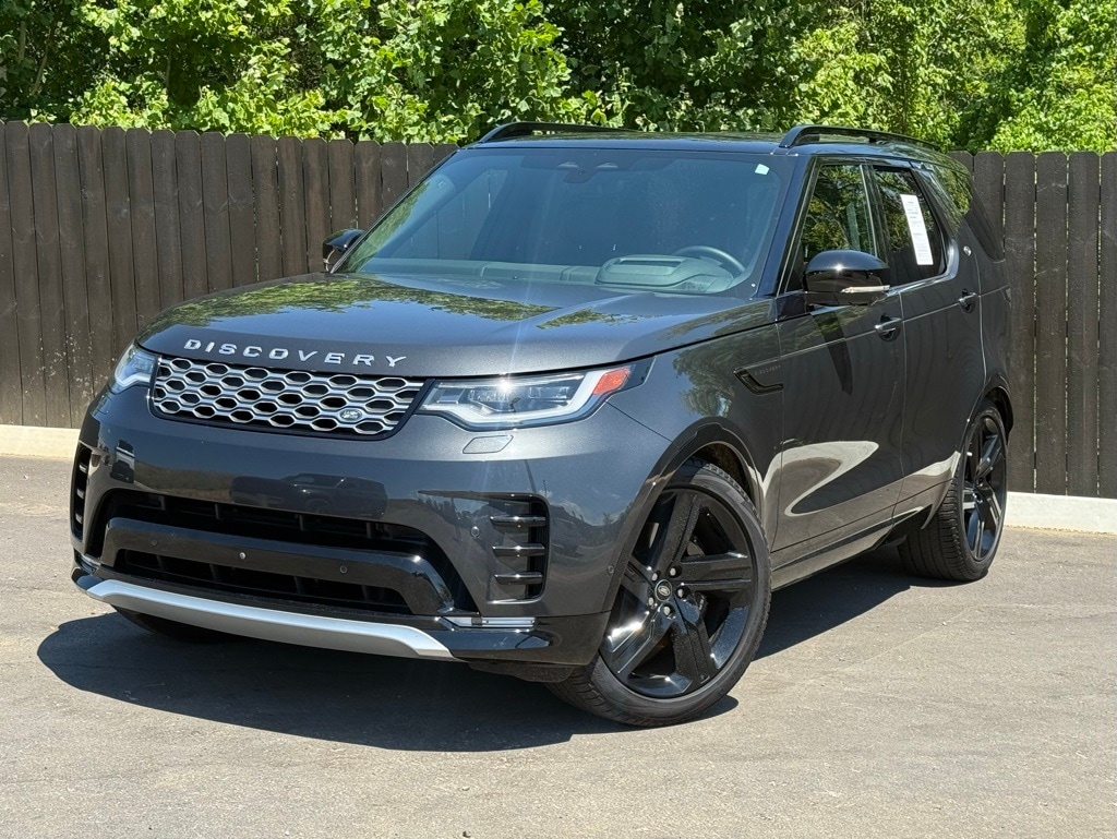 2024 Land Rover Discovery Metropolitan Edition's photo