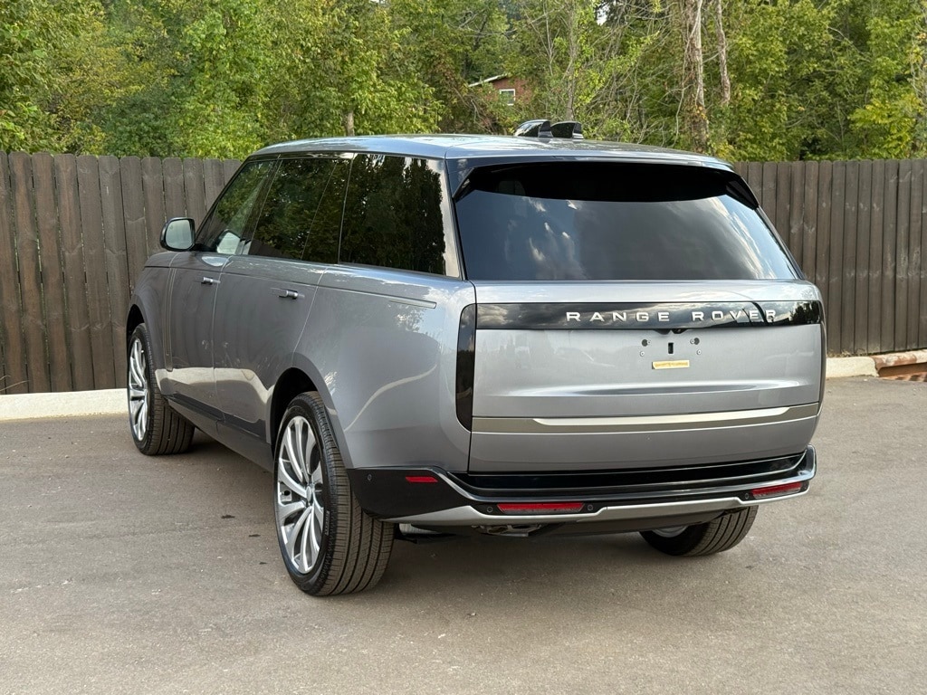 New 2025 Land Rover Range Rover SE SUV