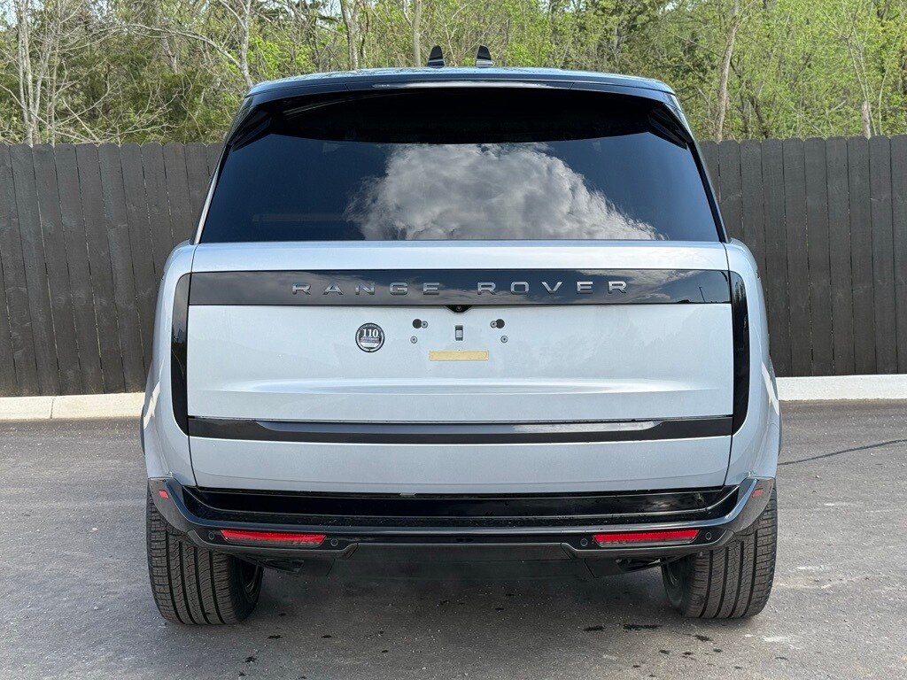 2025 Land Rover Range Rover SE photo 4