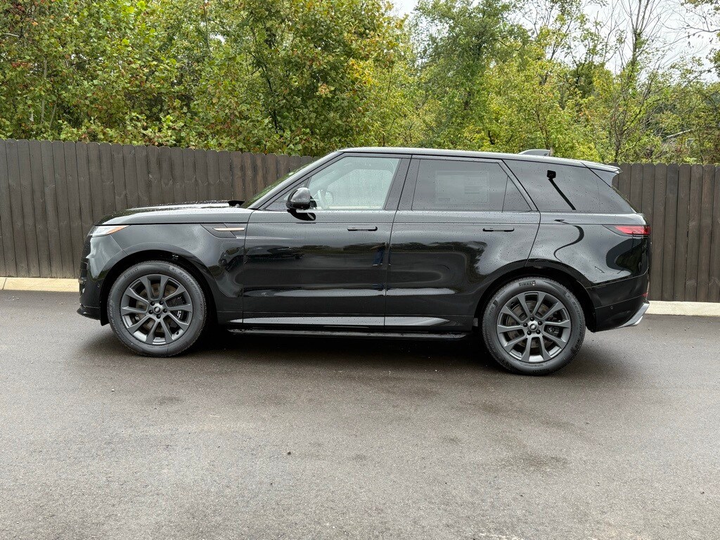 2025 Land Rover Range Rover Sport SE photo 2