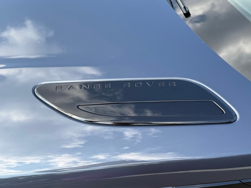 2026 Land Rover Range Rover Velar P250 Dynamic SE photo 5