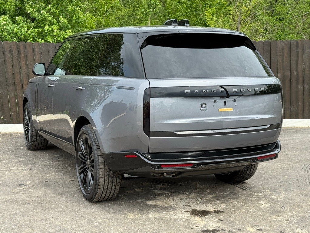 2025 Land Rover Range Rover SE photo 2