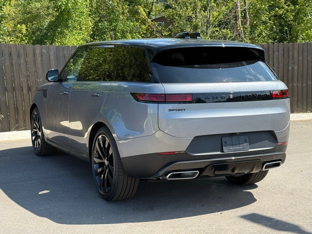 2025 Land Rover Range Rover Sport SE photo 3