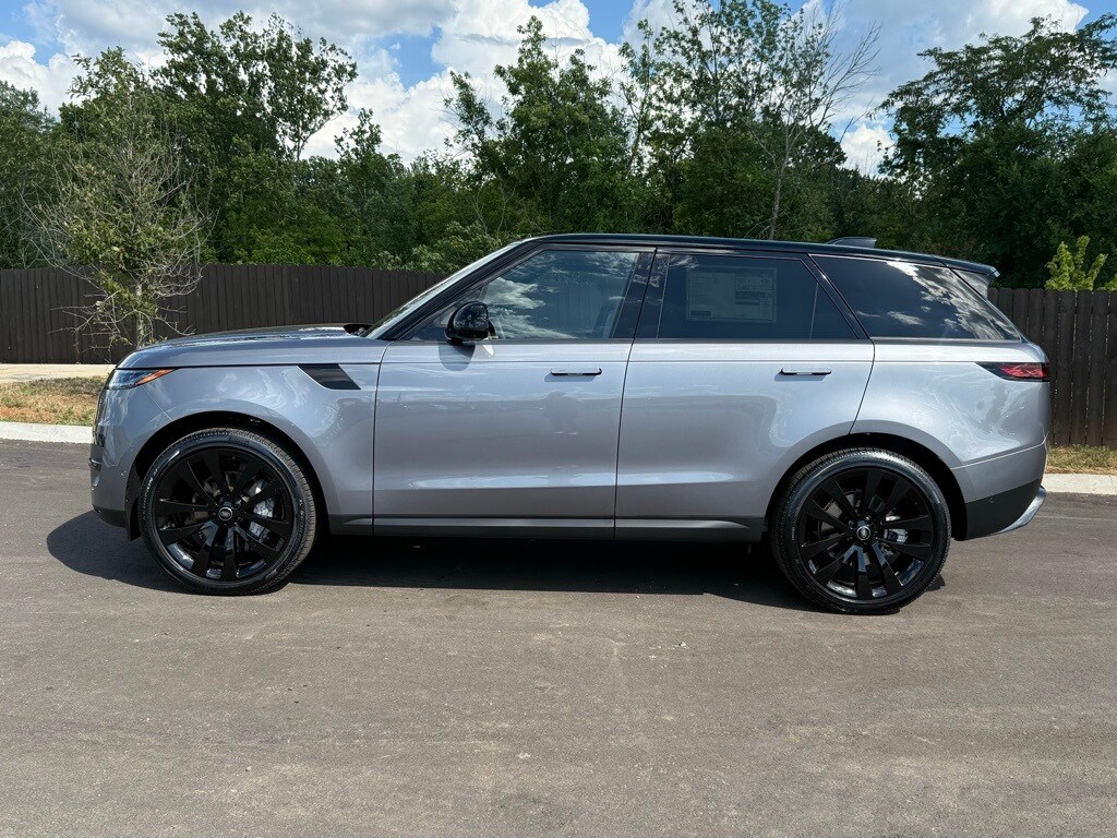 2025 Land Rover Range Rover Sport SE photo 2