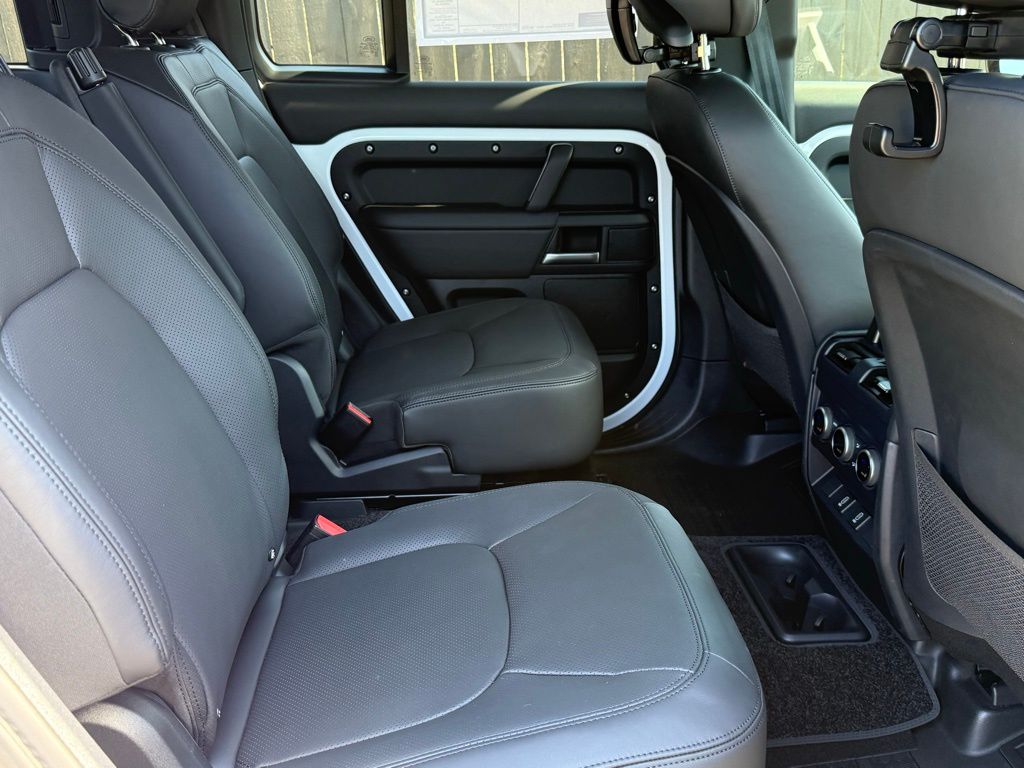 2026 Land Rover Defender X-Dynamic SE - Photo 37
