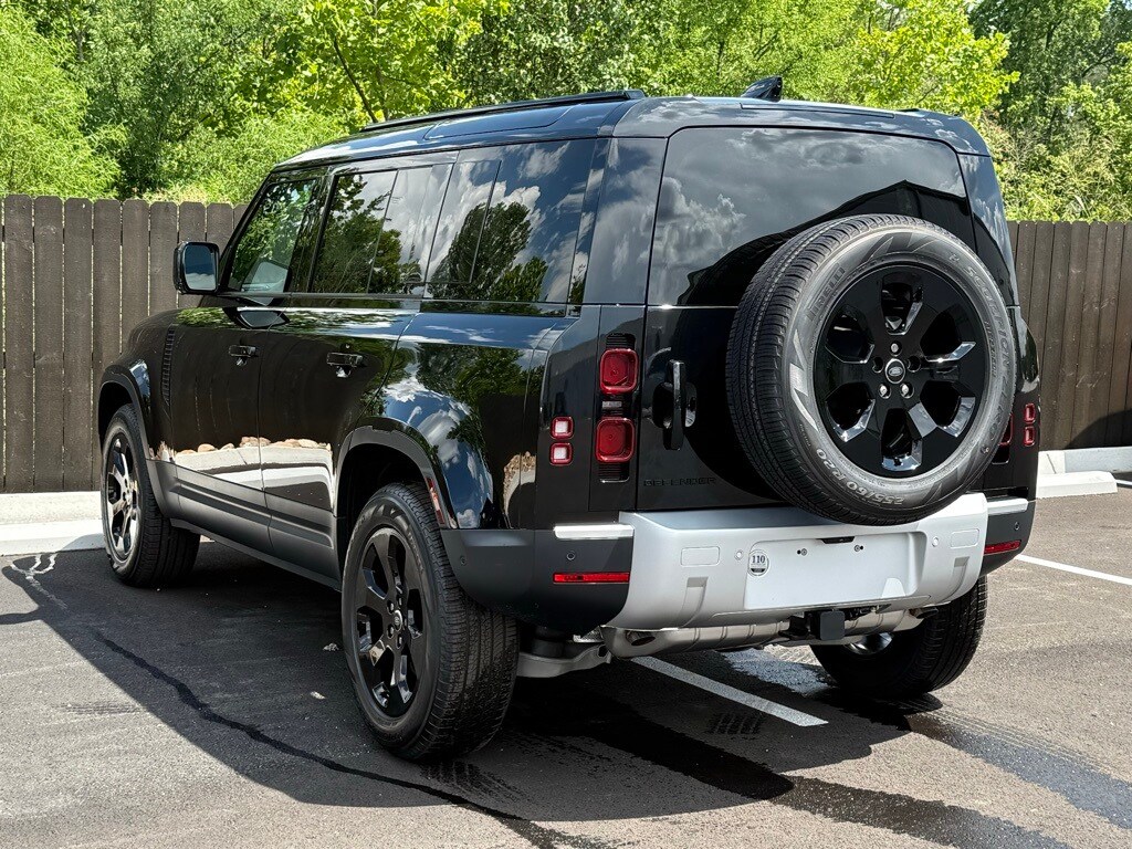 2025 Land Rover Defender 110 S photo 3