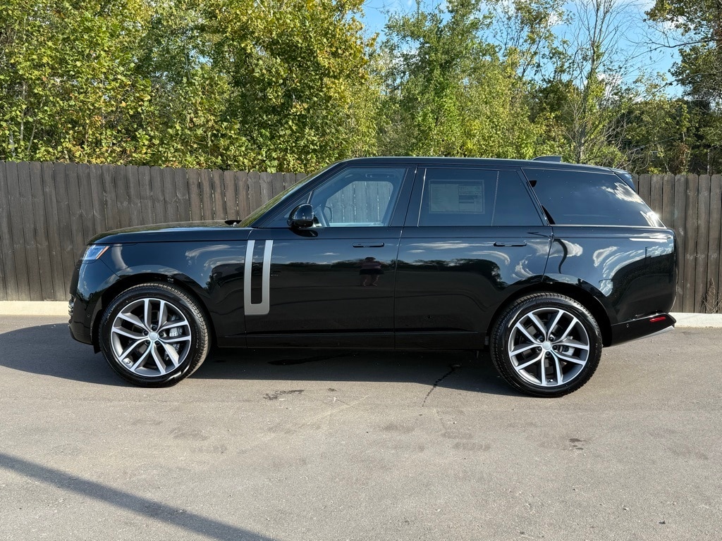 New 2025 Land Rover Range Rover SE SUV