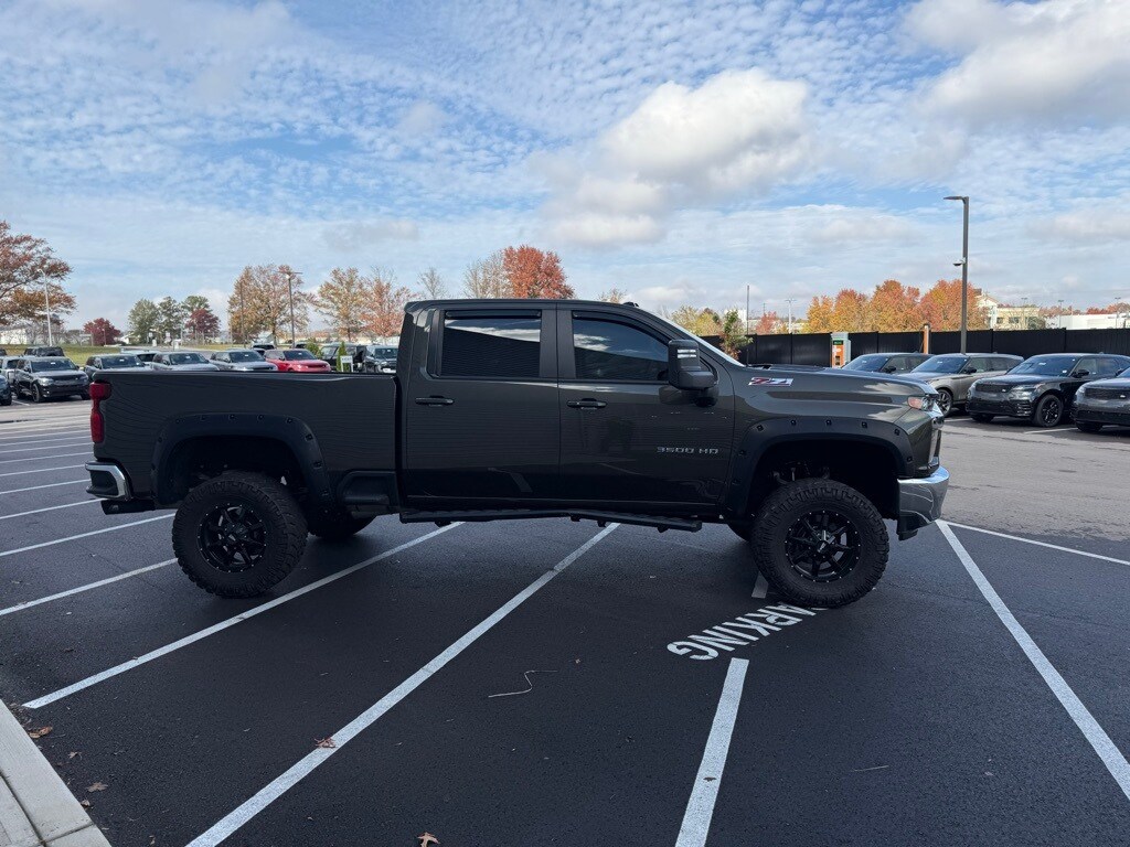 2023 Chevrolet Silverado 3500HD LT photo 4