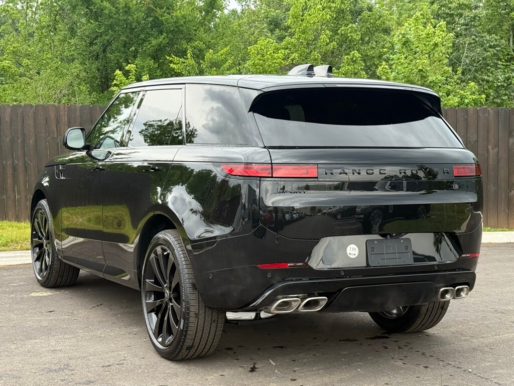 2025 Land Rover Range Rover Sport SE photo 3