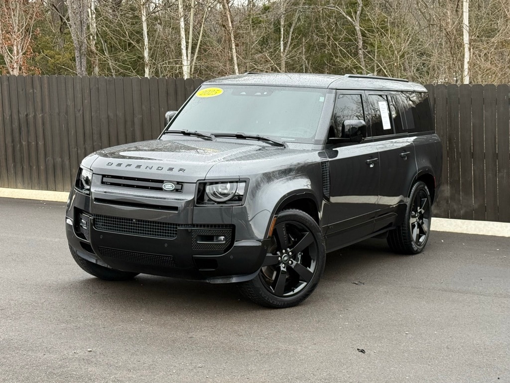 2025 Land Rover Defender V8's photo