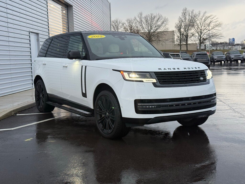 2025 Land Rover Range Rover SE photo 2