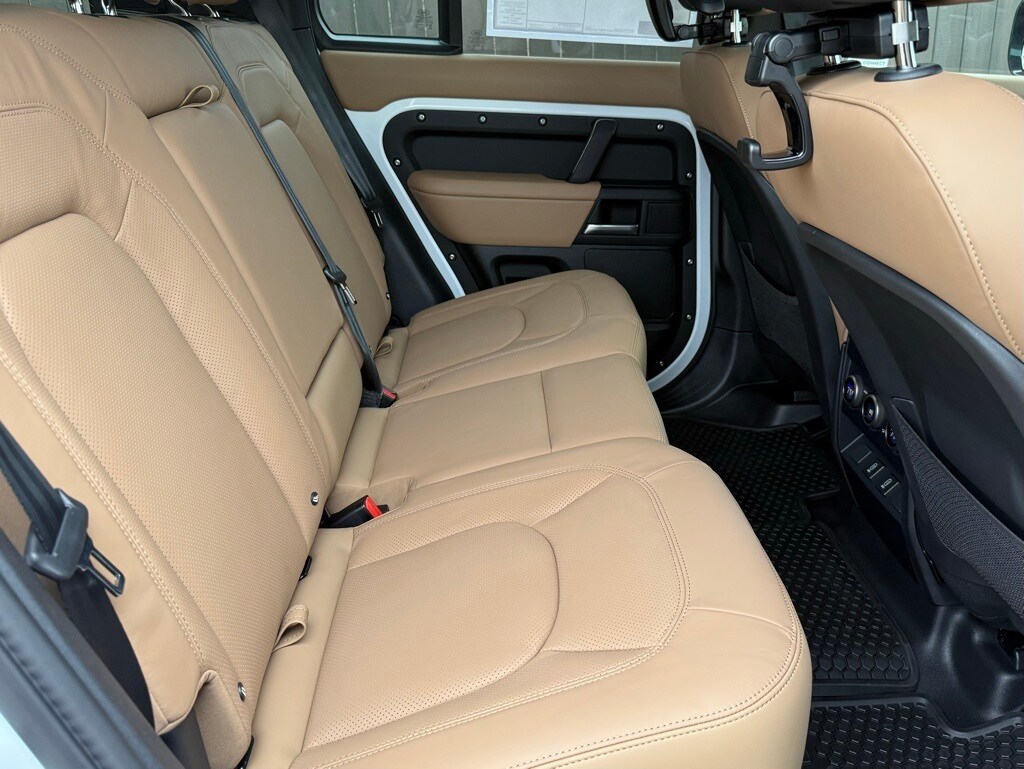 2026 Land Rover Defender X-Dynamic SE - Photo 35