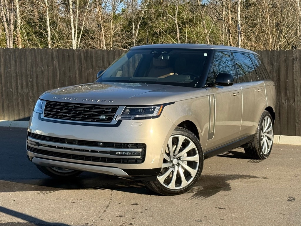 2025 Land Rover Range Rover SE's photo
