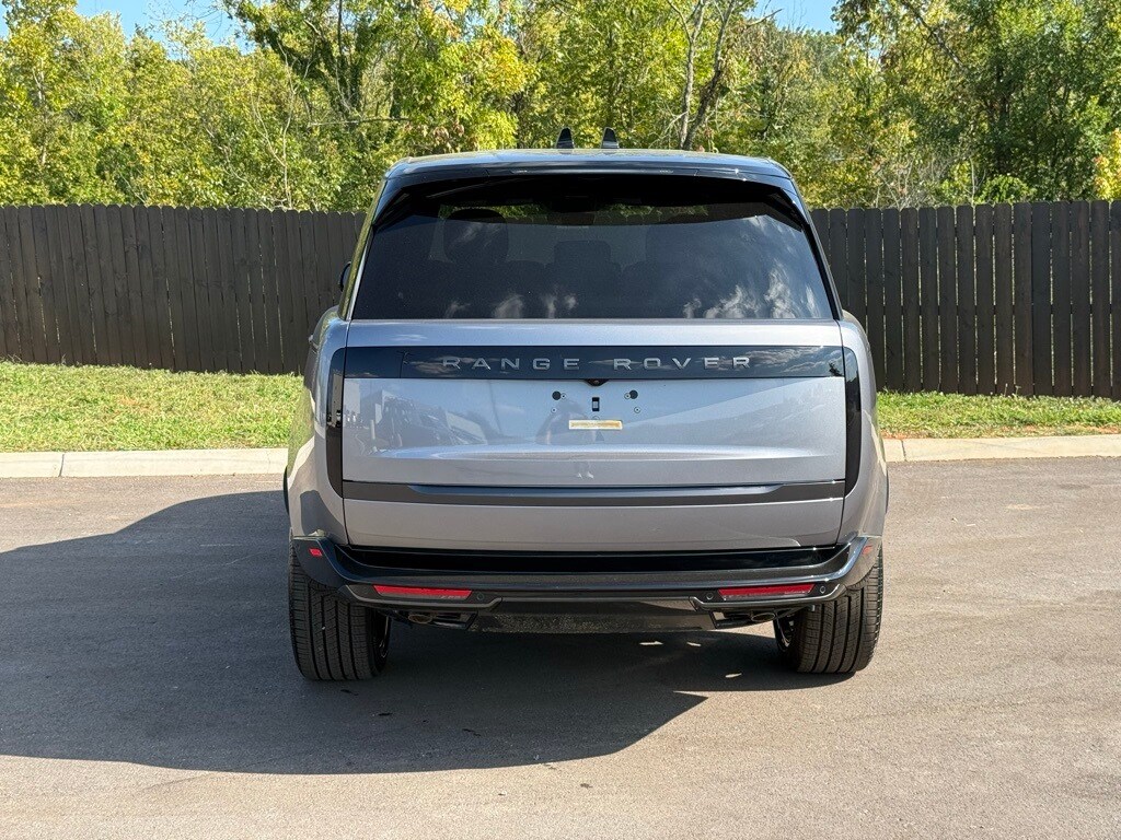 2025 Land Rover Range Rover SE photo 4