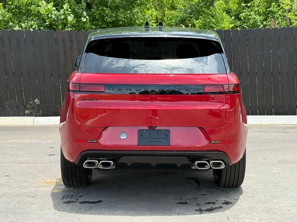 2025 Land Rover Range Rover Sport SE photo 4