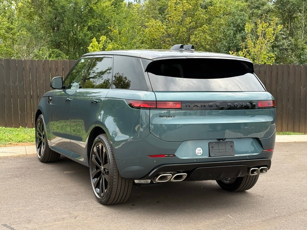 2025 Land Rover Range Rover Sport SE photo 2