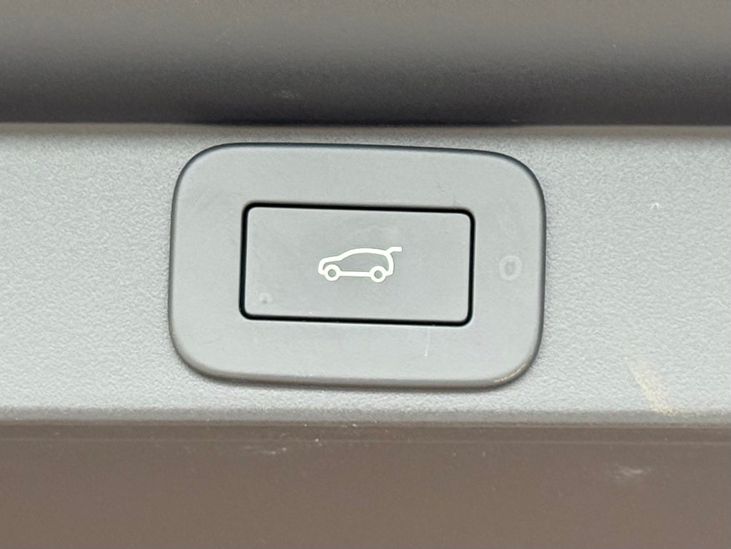 2025 Land Rover Range Rover SE photo 5