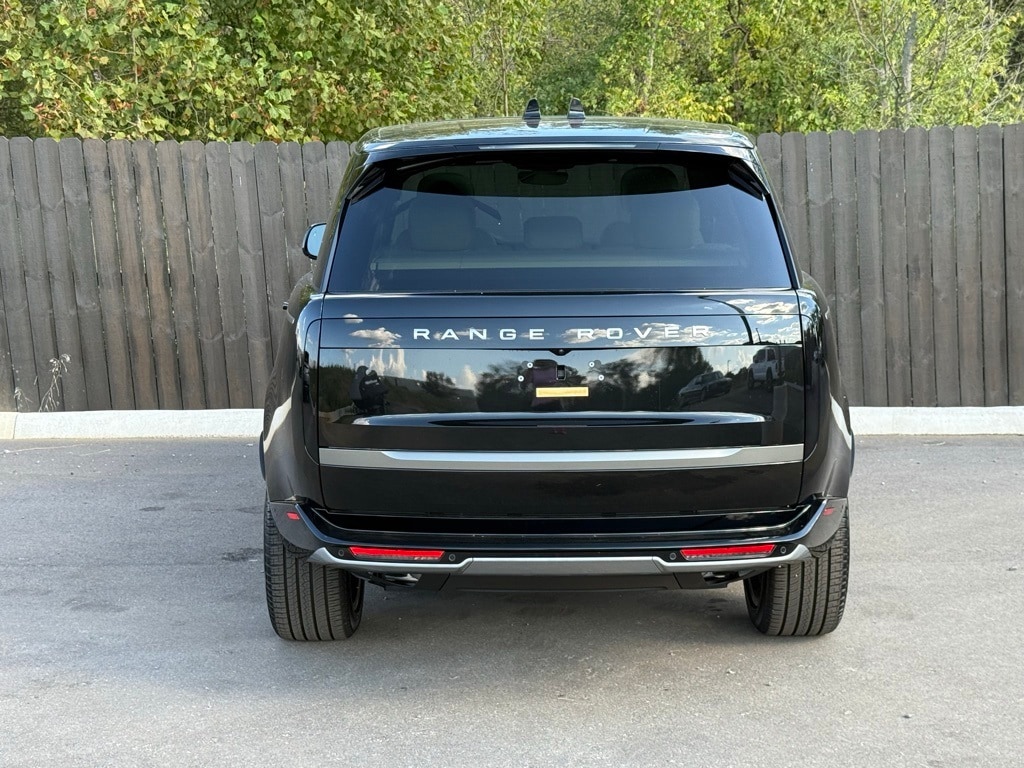 New 2025 Land Rover Range Rover SE SUV