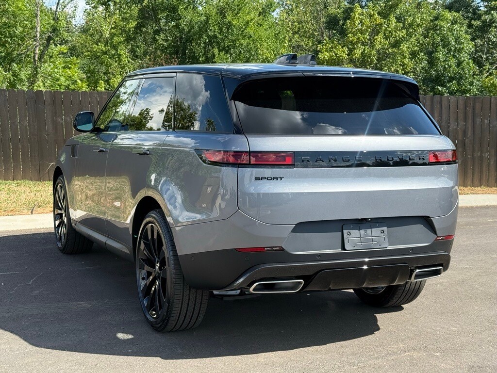 2025 Land Rover Range Rover Sport SE photo 3