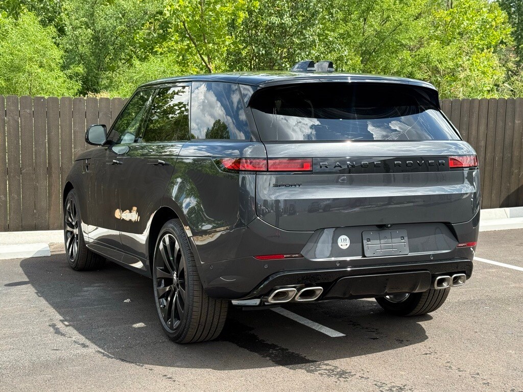 2025 Land Rover Range Rover Sport SE photo 2