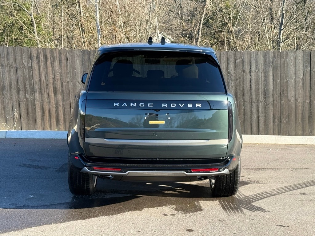 New 2025 Land Rover Range Rover SE SUV