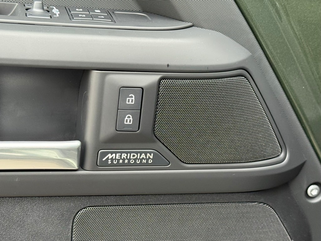 2026 Land Rover Defender X-Dynamic SE - Photo 16