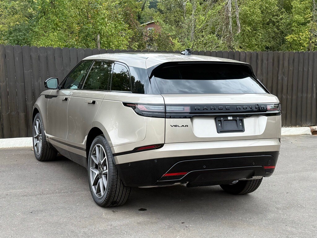 2026 Land Rover Range Rover Velar P250 Dynamic SE photo 2