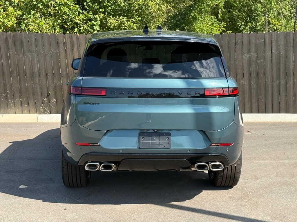 2025 Land Rover Range Rover Sport SE photo 4