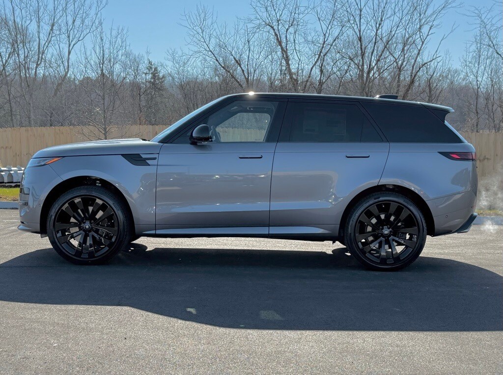 2025 Land Rover Range Rover Sport SE photo 2
