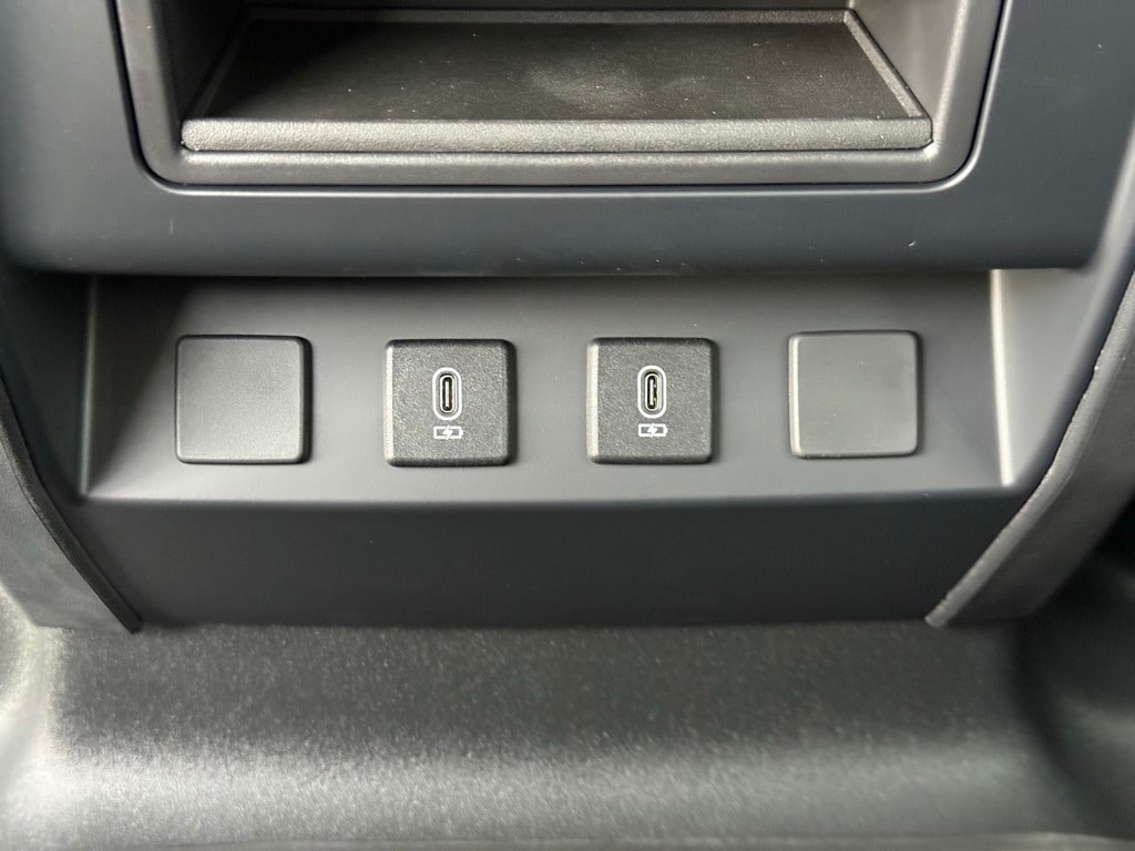 2026 Land Rover Defender X-Dynamic SE - Photo 37