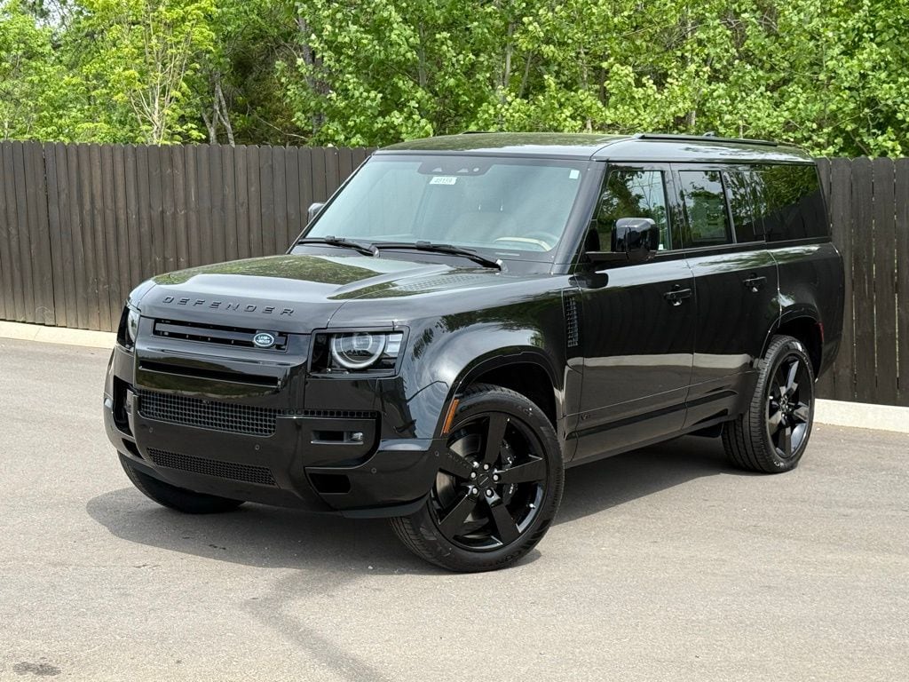 2026 Land Rover Defender 130 V8 P500's photo